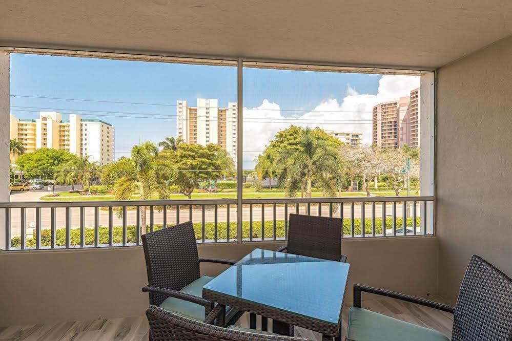 Marco Beach Vacation Suites Caxambas Kültér fotó